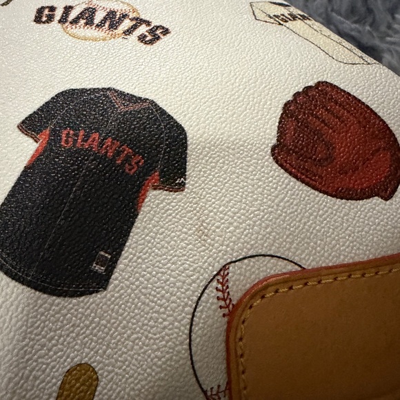 Dooney & Bourke SF Giants Themed Shoulder Bag and Wallet - White and Tan - Picture 7 of 11